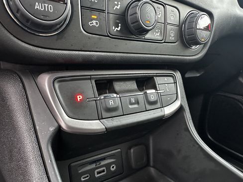 Used 2024 GMC Terrain AT4 AWD/4WD image 28