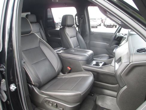 Used 2021 GMC Yukon SLT w/ SLT Luxury Package AWD/4WD image 21