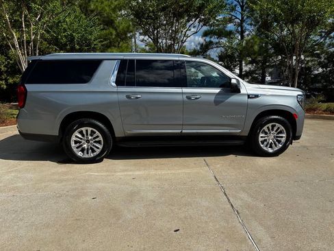Used 2023 GMC Yukon XL SLT w/ SLT Premium Package RWD image 6