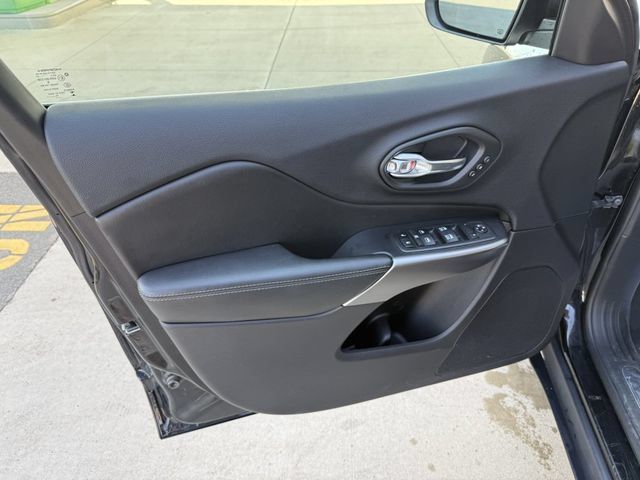 Used 2020 Jeep Cherokee Limited AWD/4WD image 18