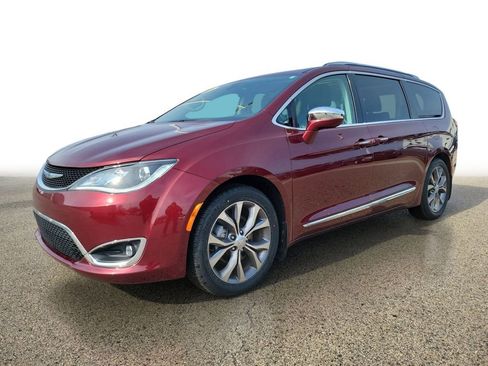 Used 2018 Chrysler Pacifica Limited w/ Tire & Wheel Group image 2