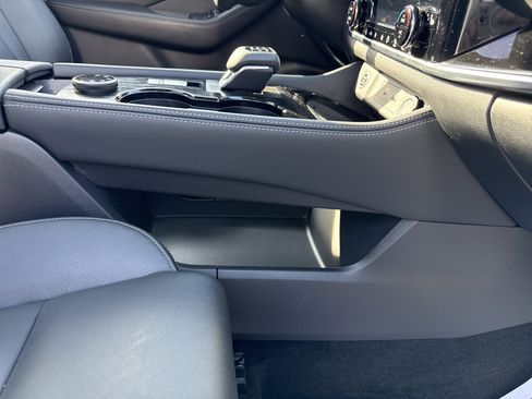 Used 2023 Nissan Rogue SL image 18