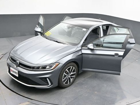 Used 2025 Volkswagen Jetta SE image 55