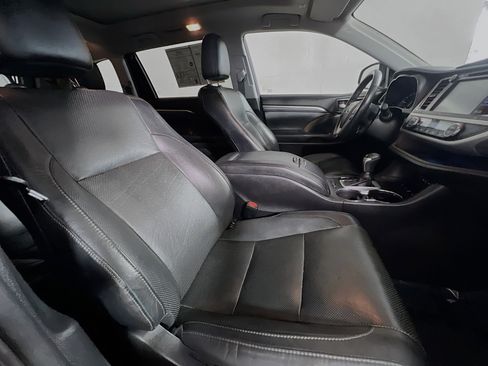 Used 2019 Toyota Highlander Limited Platinum image 31
