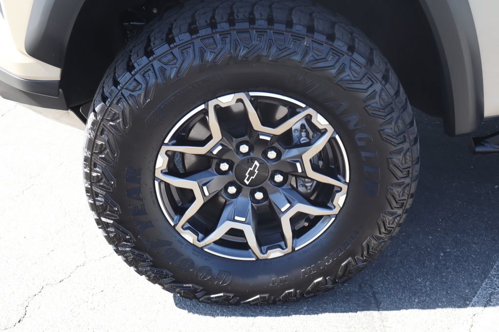 Used 2024 Chevrolet Colorado ZR2 w/ ZR2 Convenience Package III AWD/4WD image 14