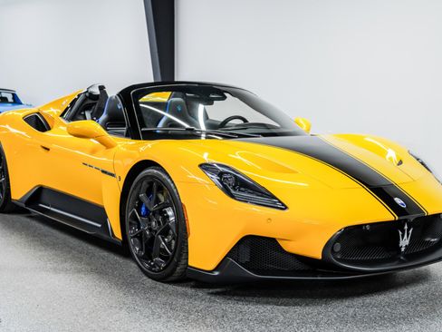 Used 2023 Maserati MC20 Spyder image 3