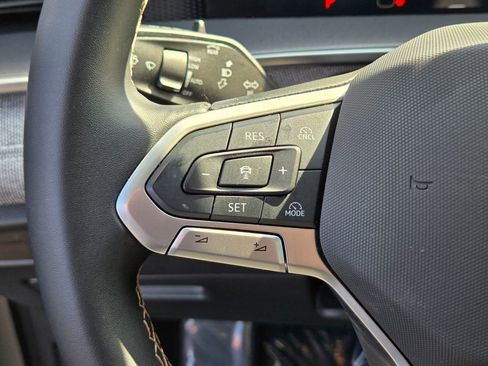 Certified 2025 Volkswagen Tiguan S image 17