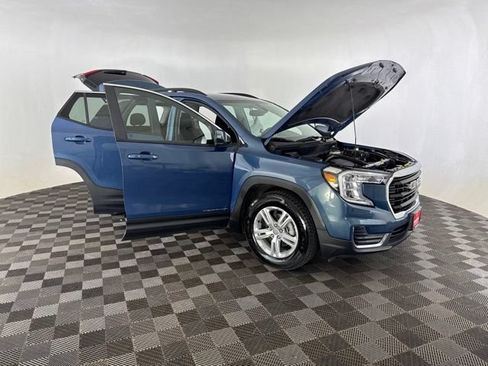 Used 2024 GMC Terrain SLE w/ Driver Convenience Package FWD image 12