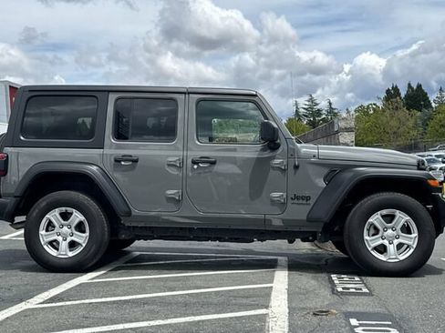 Used 2022 Jeep Wrangler Unlimited Sport AWD/4WD image 3