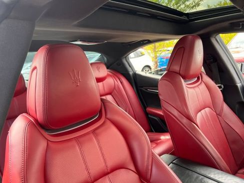 Used 2019 Maserati Ghibli GranSport RWD image 32