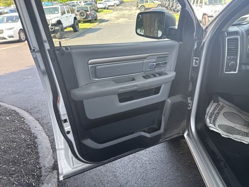 Used 2017 RAM 1500 Classic SLT AWD/4WD image 15