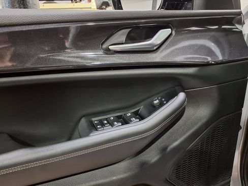 Used 2023 Jeep Grand Cherokee L Laredo image 20