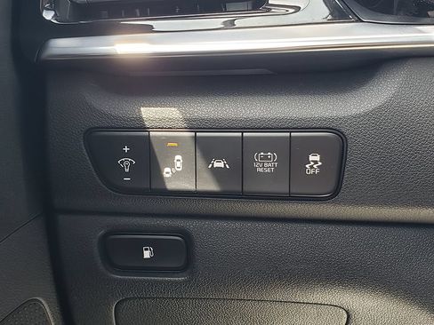 Used 2022 Kia Niro LXS FWD image 26