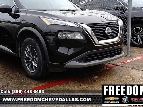 Used 2023 Nissan Rogue S image 2