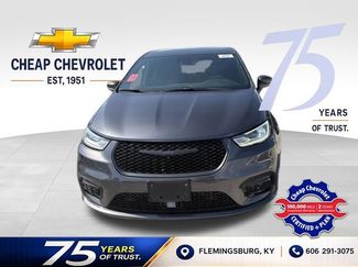 Used 2022 Chrysler Pacifica Touring-L w/ Uconnect Theater Family Group FWD 360° Tour