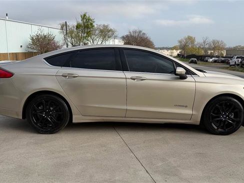 Used 2018 Ford Fusion SE w/ Equipment Group 601A image 6