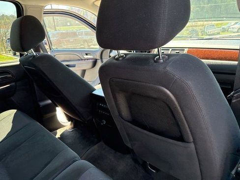 Used 2014 Chevrolet Suburban LS image 35