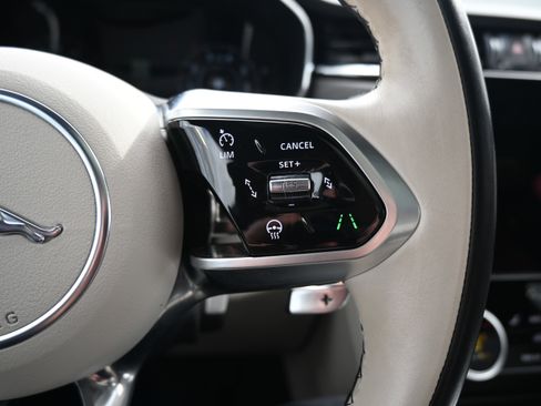 Used 2023 Jaguar F-PACE S image 31