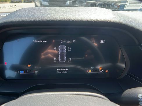 New 2025 Jeep Grand Cherokee Laredo w/ MOPAR Finishing Package image 26