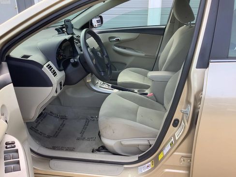 Used 2013 Toyota Corolla LE FWD image 21