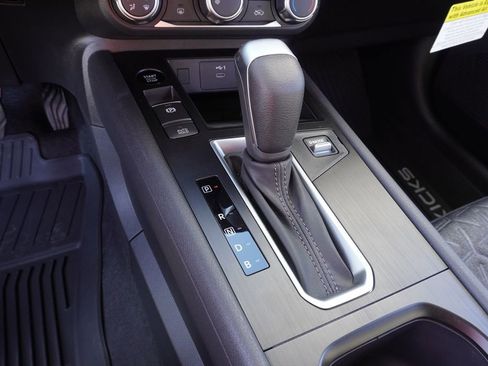 Certified 2025 Nissan Kicks SV image 18