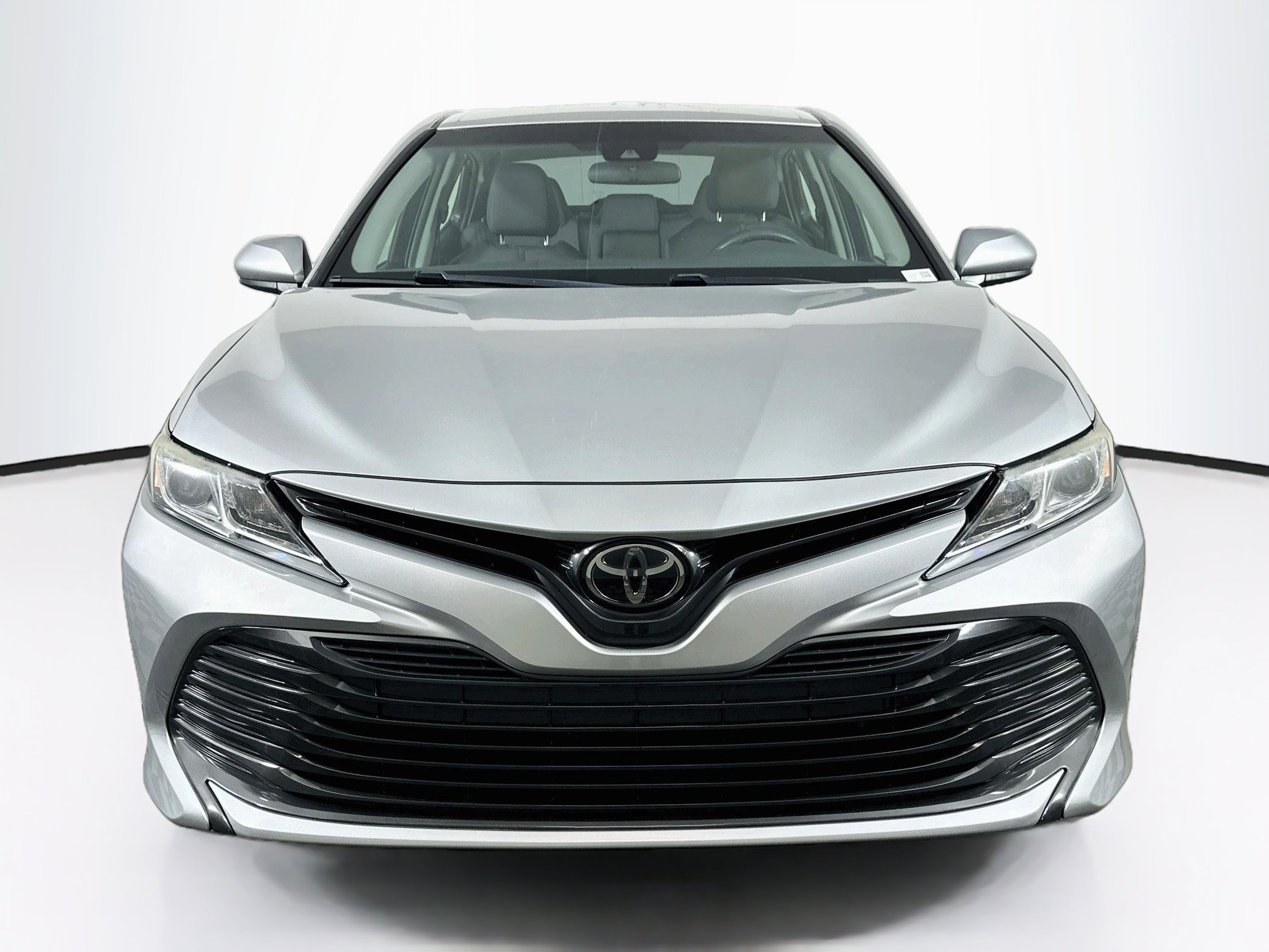 Used 2018 Toyota Camry LE FWD image 2