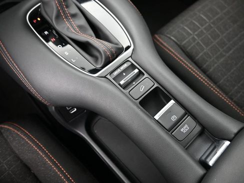 Used 2024 Honda HR-V Sport image 16