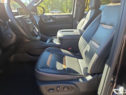 Used 2023 GMC Yukon AT4 w/ AT4 Premium Package image 5