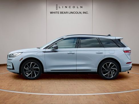 Used 2025 Lincoln Corsair Grand Touring w/ Equipment Group 302A AWD/4WD image 8