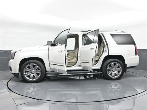 Used 2017 GMC Yukon Denali w/ Open Road Package AWD/4WD image 28