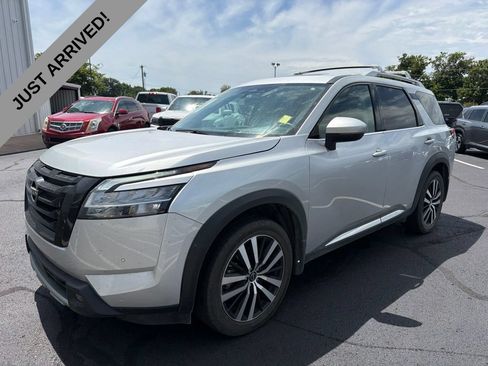 Used 2023 Nissan Pathfinder Platinum w/ Black Appearance Package AWD/4WD image 1