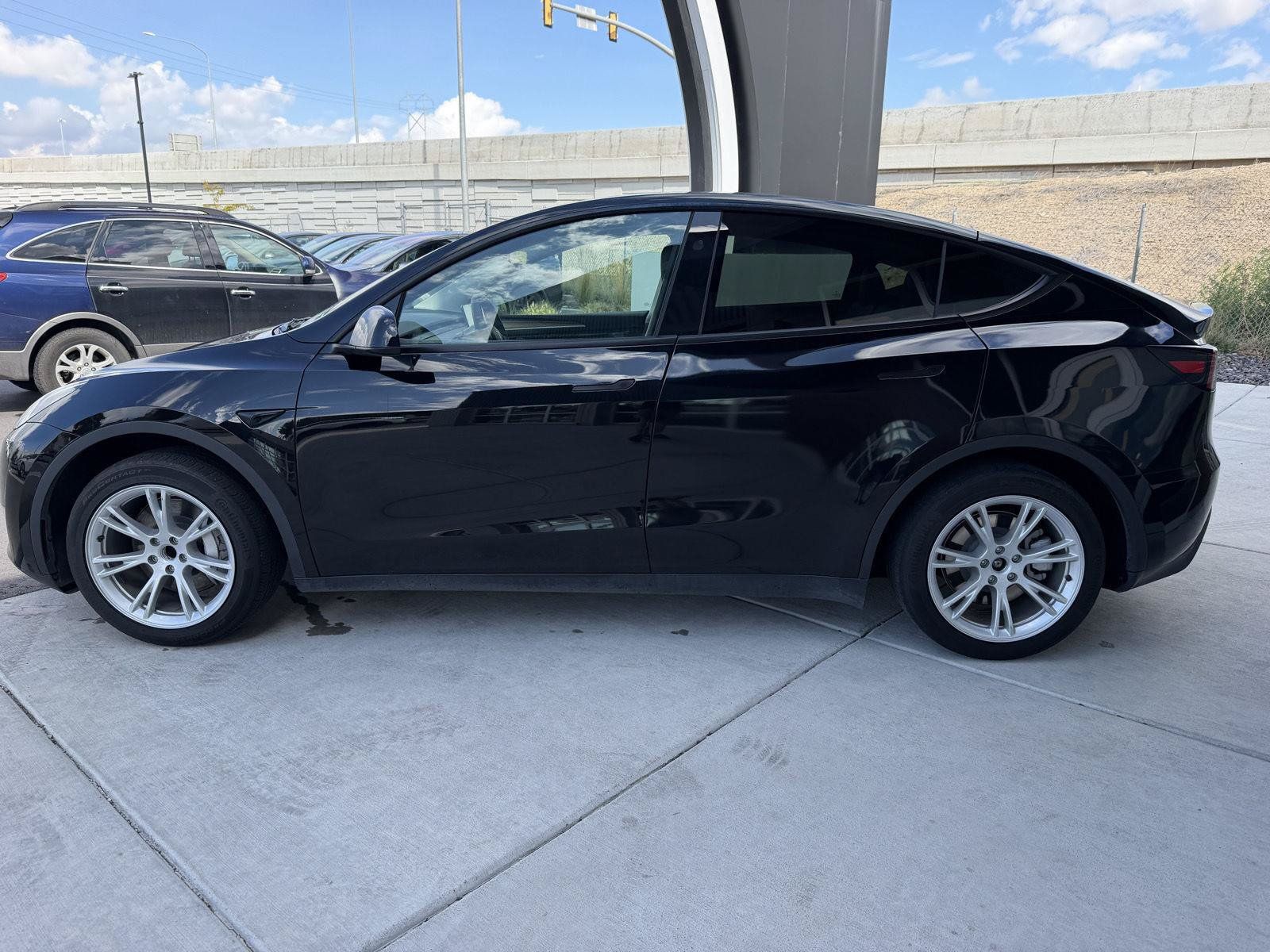 Used 2024 Tesla Model Y 2WD image 5