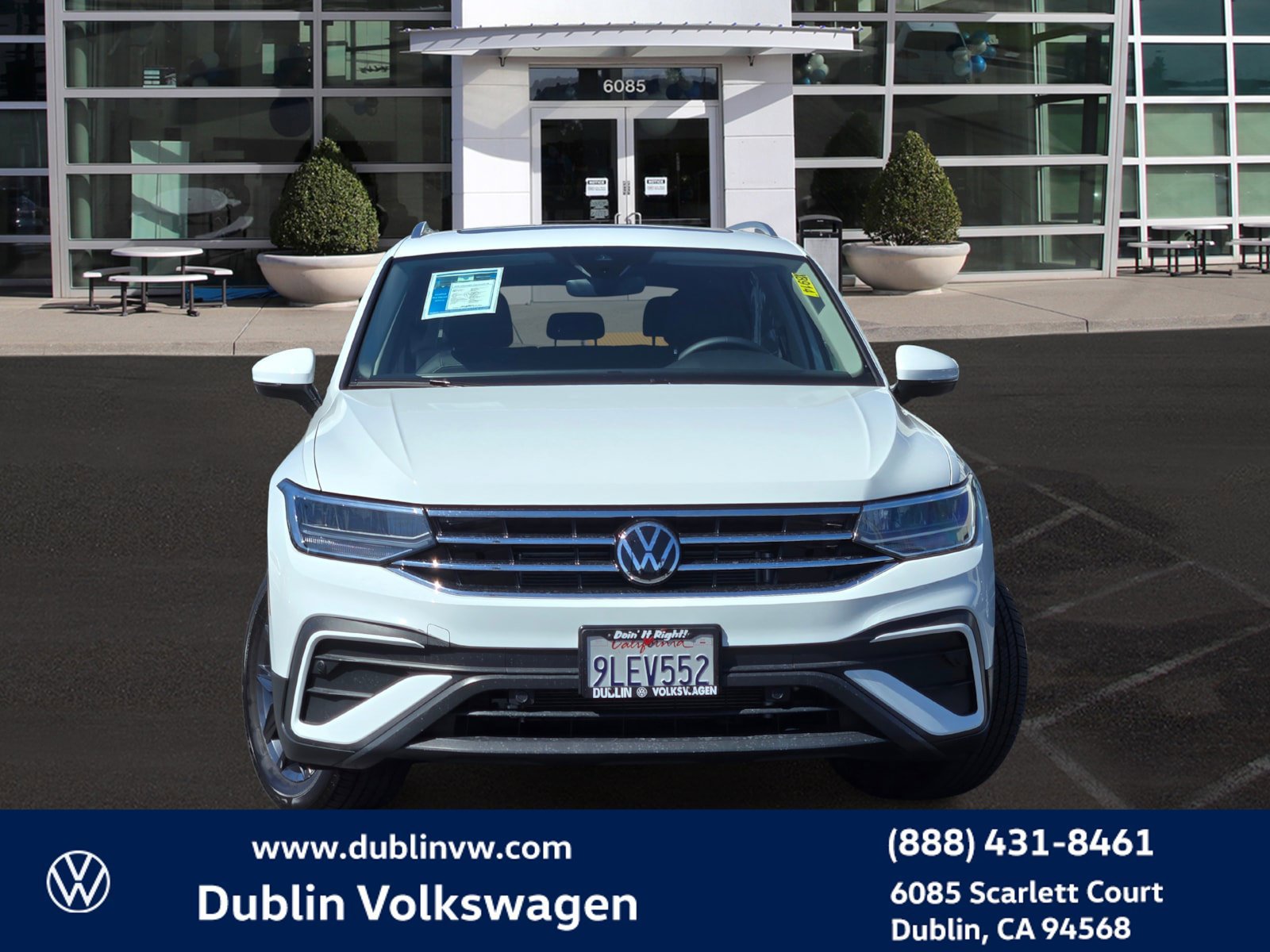 Certified 2024 Volkswagen Tiguan SE w/ Panoramic Sunroof Package AWD/4WD image 2