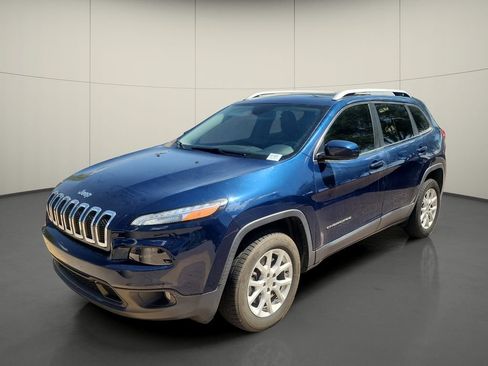 Used 2018 Jeep Cherokee Latitude Plus FWD image 3