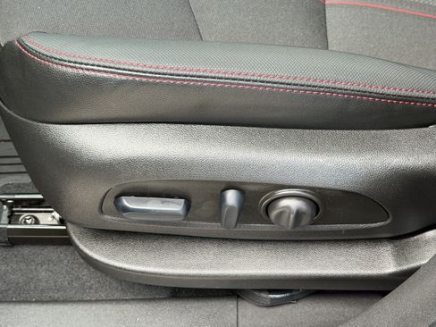 Used 2023 Chevrolet Equinox RS w/ LPO, Floor Liner Package FWD image 27