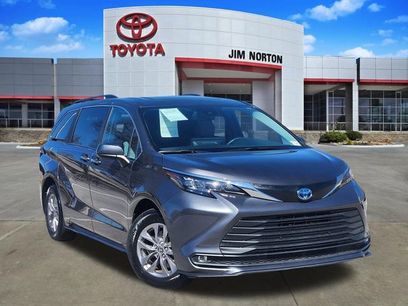 Used 2025 Toyota Sienna XLE