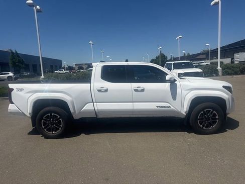 Used 2024 Toyota Tacoma TRD Sport AWD/4WD image 6