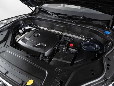 Used 2016 Volvo XC90 T6 Momentum image 44