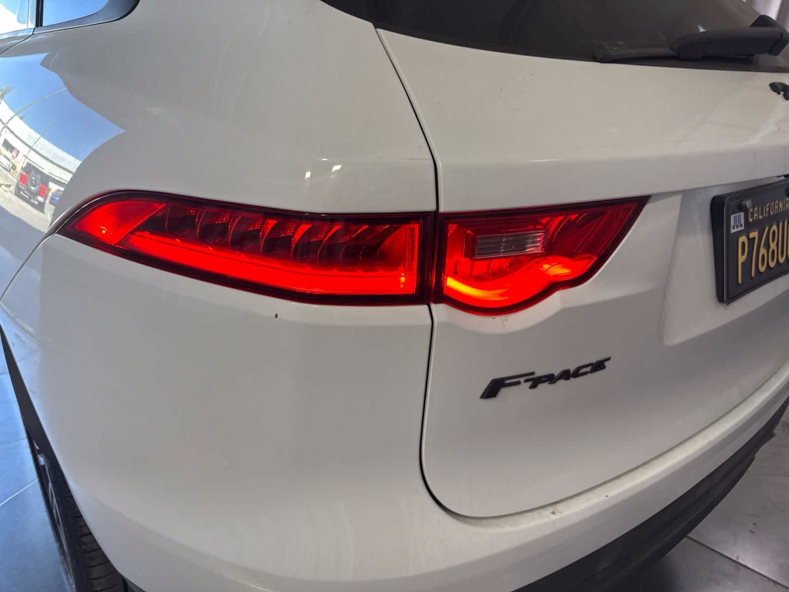 Used 2018 Jaguar F-PACE Premium AWD/4WD image 11