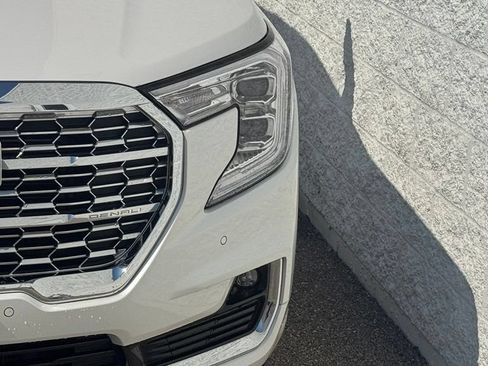 Used 2024 GMC Terrain Denali w/ Denali Premium Package AWD/4WD image 9