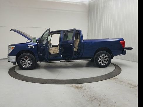 Used 2017 Nissan Titan SL w/ Texas Titan Edition AWD/4WD image 12