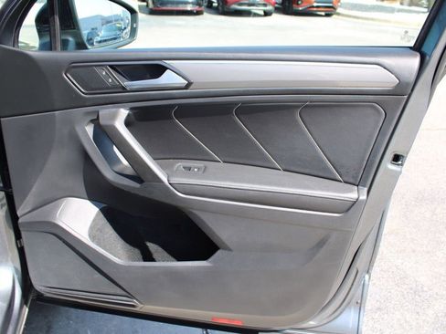 Used 2022 Volkswagen Tiguan SE R-Line image 23
