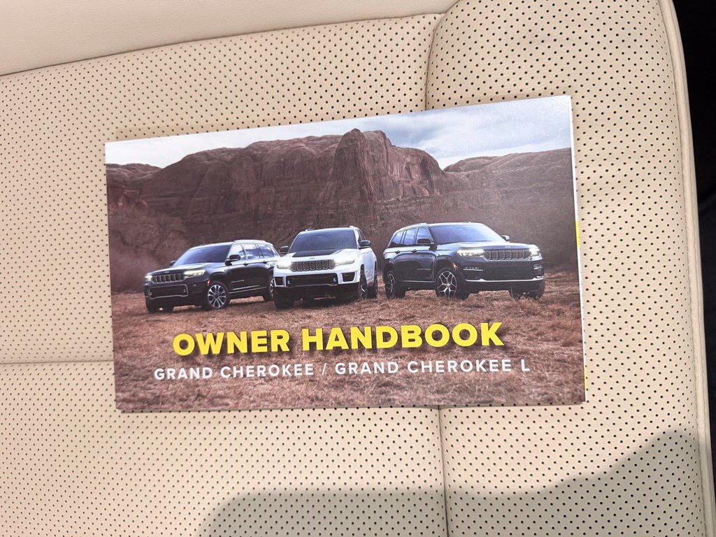 Used 2025 Jeep Grand Cherokee L Limited w/ Luxury Tech Group II RWD image 51
