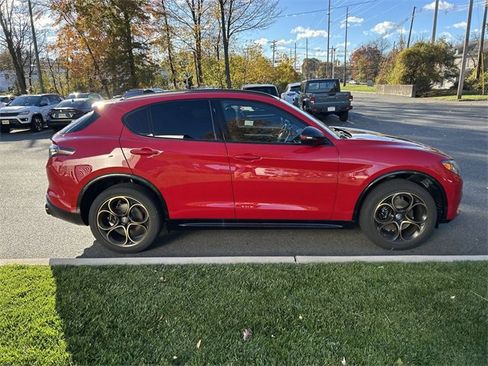 New 2025 Alfa Romeo Stelvio Sprint image 9