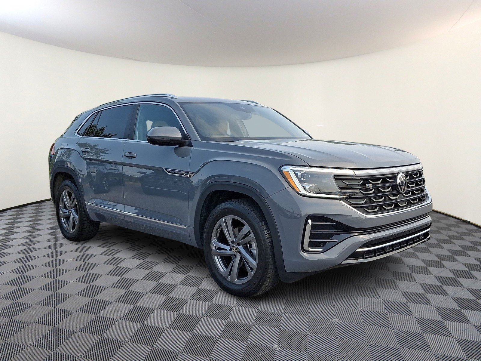 Used 2024 Volkswagen Atlas Cross Sport SEL R-Line AWD/4WD image 5