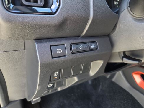 Used 2026 Nissan Frontier PRO-4X w/ Tow Package AWD/4WD image 17