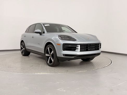 Used 2025 Porsche Cayenne AWD/4WD image 9