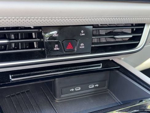 Certified 2026 Volkswagen Atlas SE w/ Panoramic Sunroof Package FWD image 17