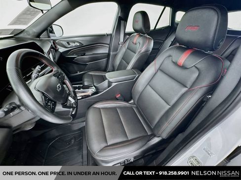 Used 2025 Chevrolet Trax RS w/ Sunroof Package FWD image 20