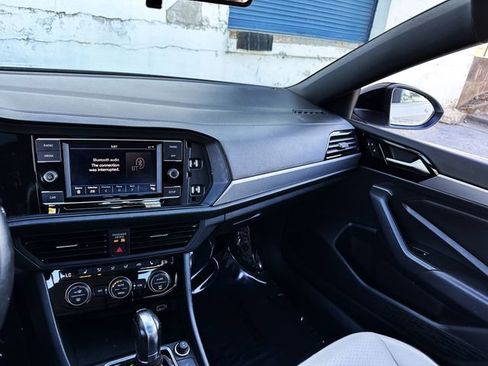 Used 2019 Volkswagen Jetta R-Line image 17